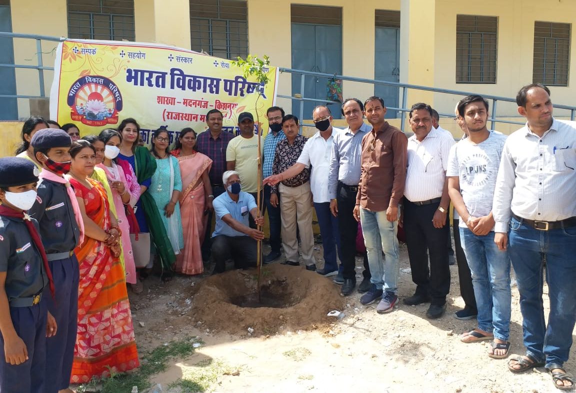 भारत विकास परिषद सदस्यों ने किया पौधरोपण