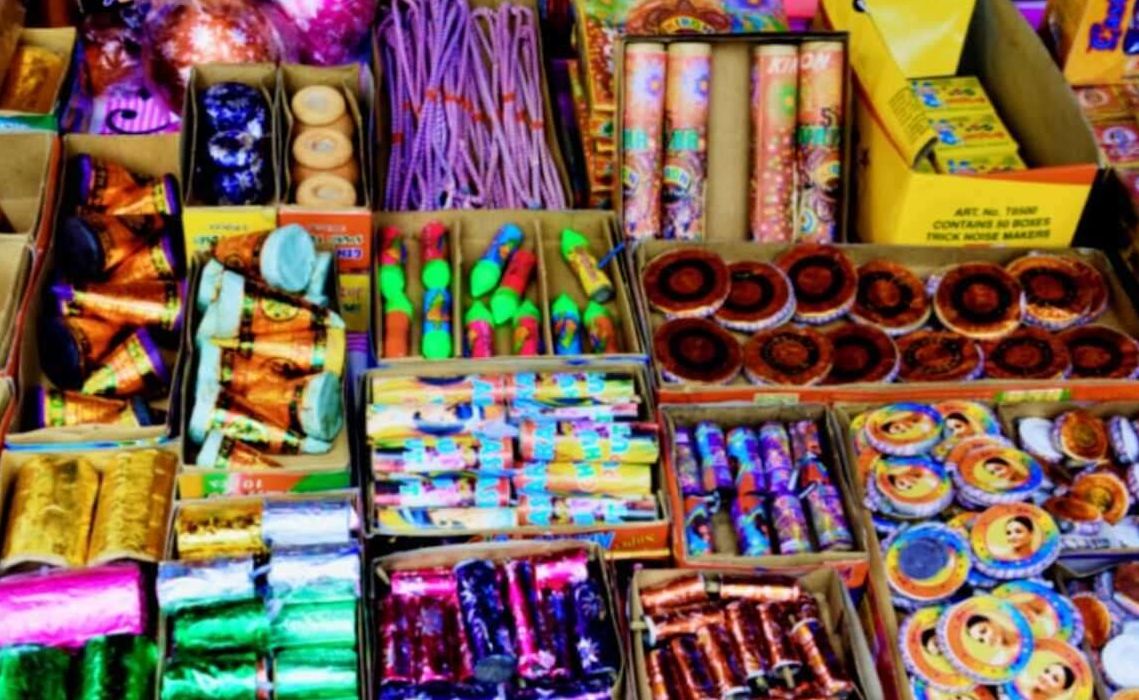 दिल्ली में दीवाली पर नहीं चलेंगे पटाखे, पटाखों के भंडारण, बिक्री व उपयोग पर रोक