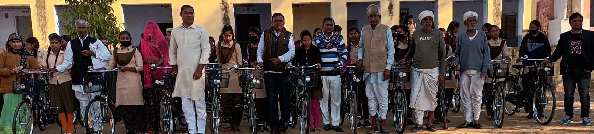भावपुरा के सरकारी स्कूल में 44 छात्राओं को मिली साइकिलें