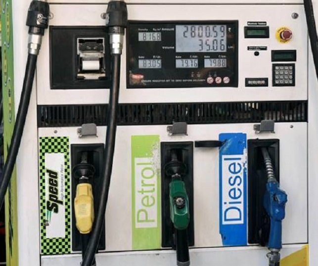17 दिन में पहली बार राहत का गुरुवार, नहीं बढ़े पेट्रोल-डीजल के दाम