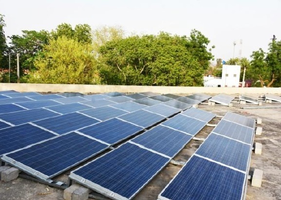 Solar: सोलर पैनल से बचाए रेलवे ने करोड़ों रुपए