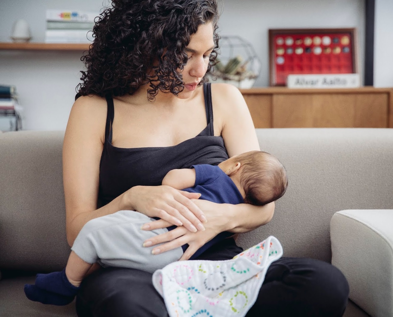 Breastfeeding: स्तनपान को लेकर पहली बार मां बनने वाली महिलाएं जान लें ये सच
