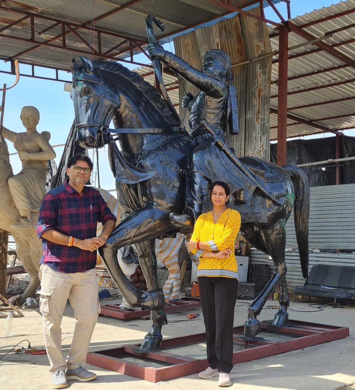 Jaipur के दो युवा मूर्तिकारों ने बनाई सम्राट पृथ्वीराज चौहान की प्रतिमा, गुजरात में होगी स्थापित