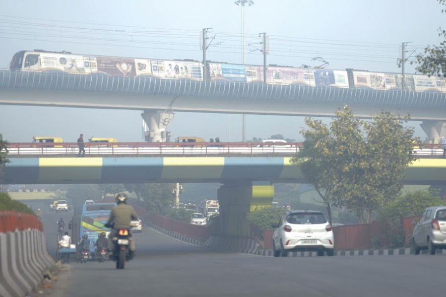 दिल्ली की वायु गुणवत्ता ‘गंभीर’ श्रेणी के करीब पहुंची, सांसों पर बढ़ने लगा संकट
